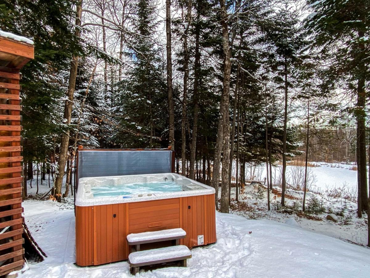 Les Chalets Tourisma - Chalet Dans Les Bois Avec Lac Prive - Le Colibri Saint-Raymond Εξωτερικό φωτογραφία